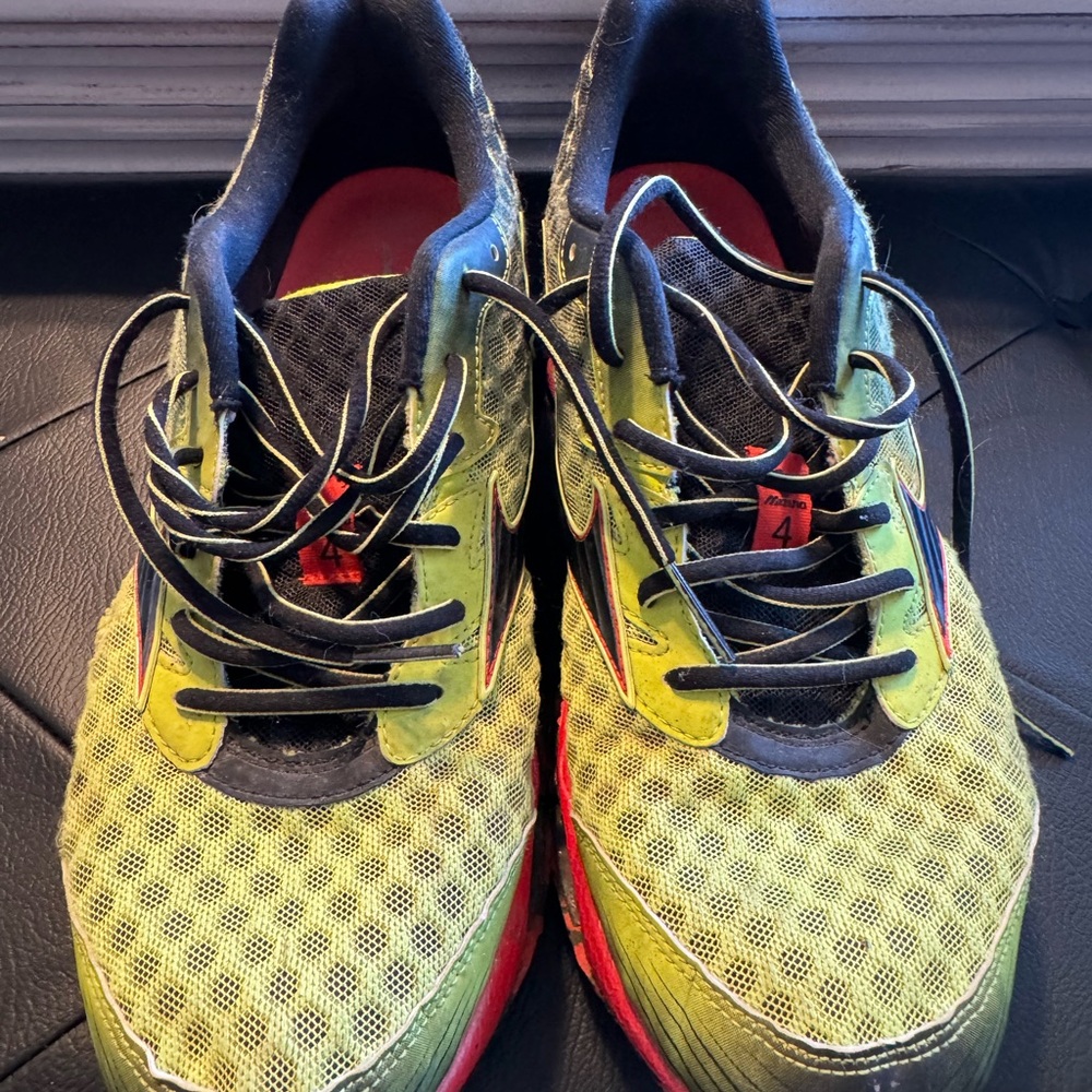 Stylish Green and Yellow, Red Men's Wave Prophecy Running Shoes 10.5 size
